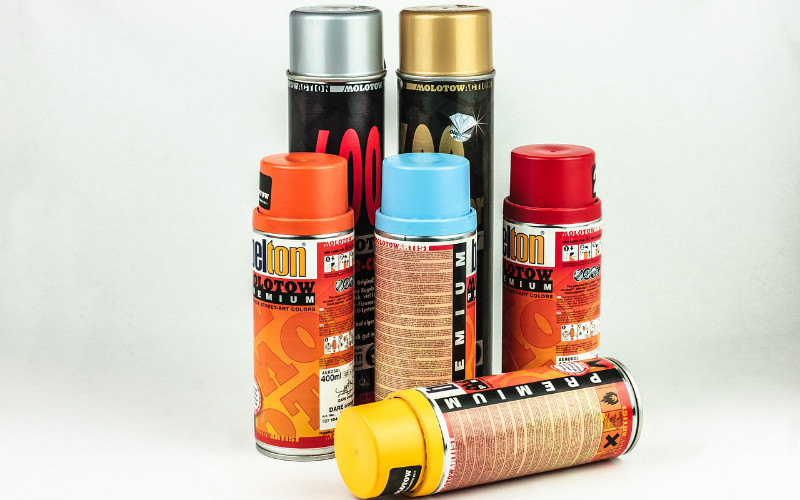 spray paint cans